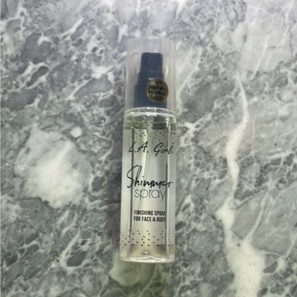 LA Girl‎ Shimmer Spray Finishing